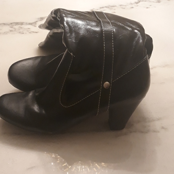 Just below knee high boots - Picture 2 of 5